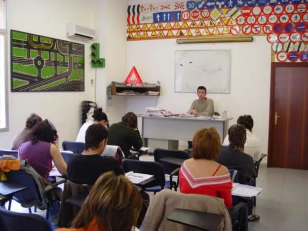 Imagen de archivo de una clase teórica en una autoescuela de Calahorra. 