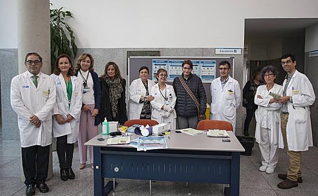 Medición de la glucemia en el vestíbulo el San Pedro. 