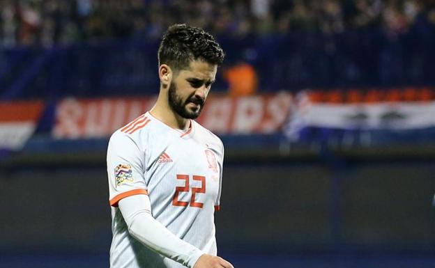 Isco, cabizbajo tras la derota en Zagreb.