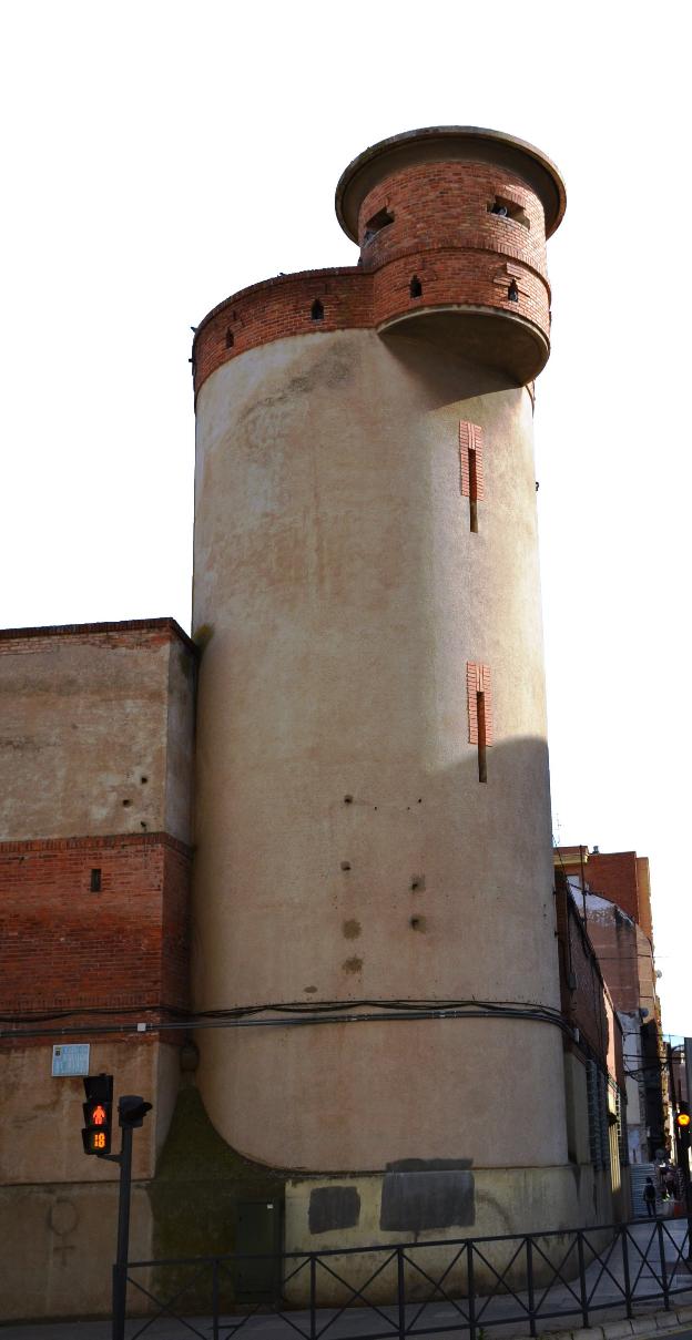 Torreta. Uno de los elementos singulares del edificio militar de Agapito del Valle. 
