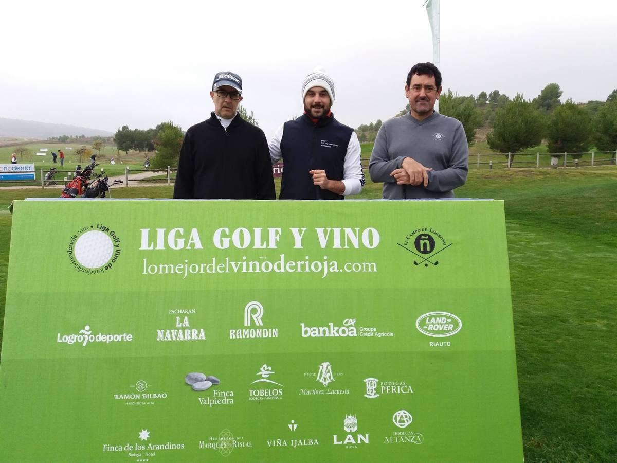 Imágenes de la salida de la final de la Liga de Golf y Vino de lomejordelvinoderioja.com.