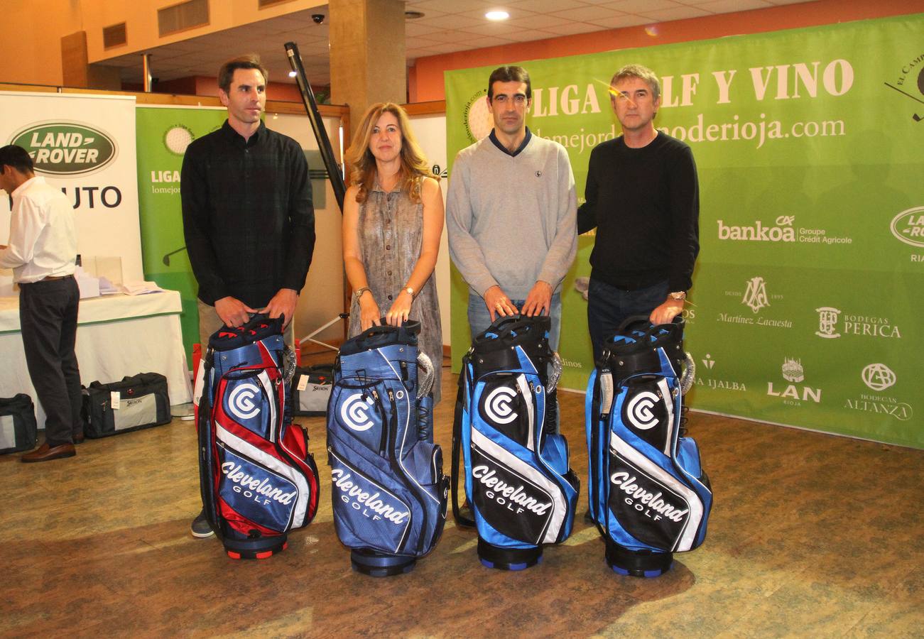 Tras la cena, los ganadores recibieron sus premios.