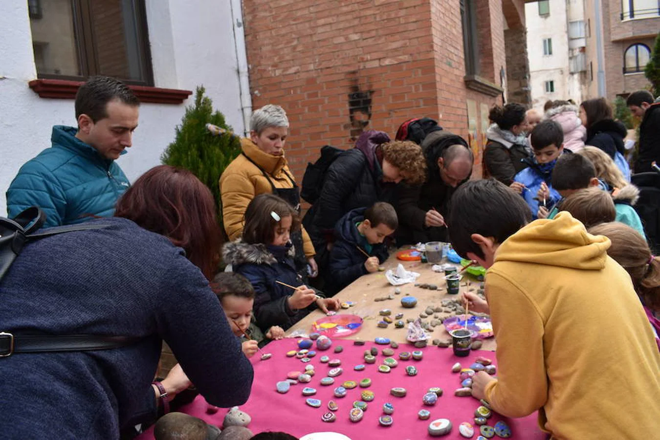 Nalda fomenta el desarrollo de la creatividad entre los peques con la celebración de la iniciativa 'Tela de cuentos' que organizaron la asociación El Colletero y PANAL.