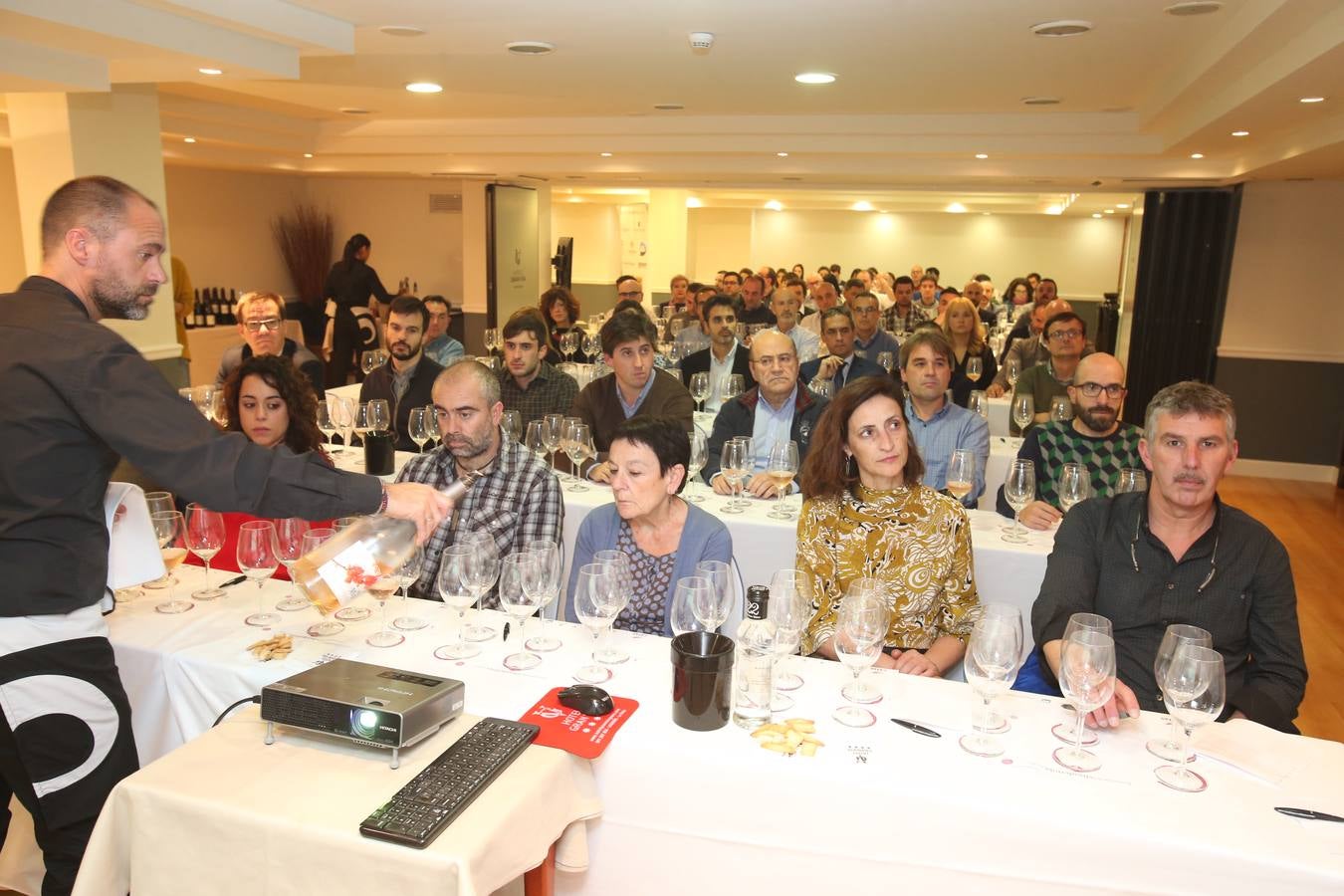 Lleno en la cata de lomejordelvinoderioja.com