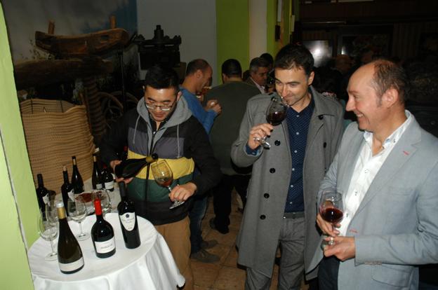 Cata-degustación de los primeros Riojas 2018, ayer en el Museo del Vino de Aldeanueva de Ebro. :: 