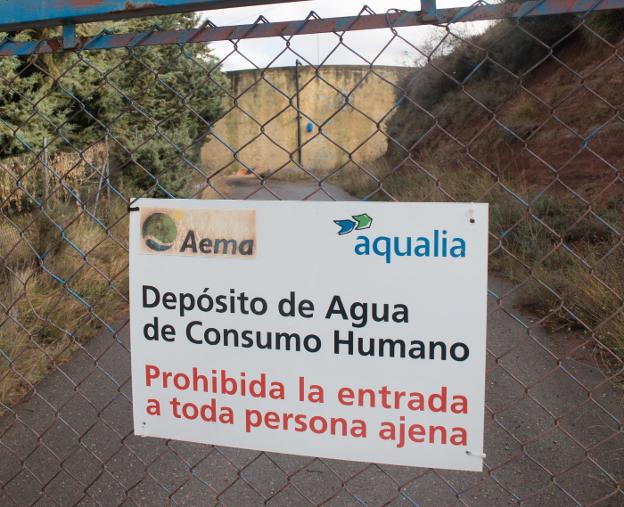 Acceso al depósito de agua de Santo Domingo de la Calzada. :