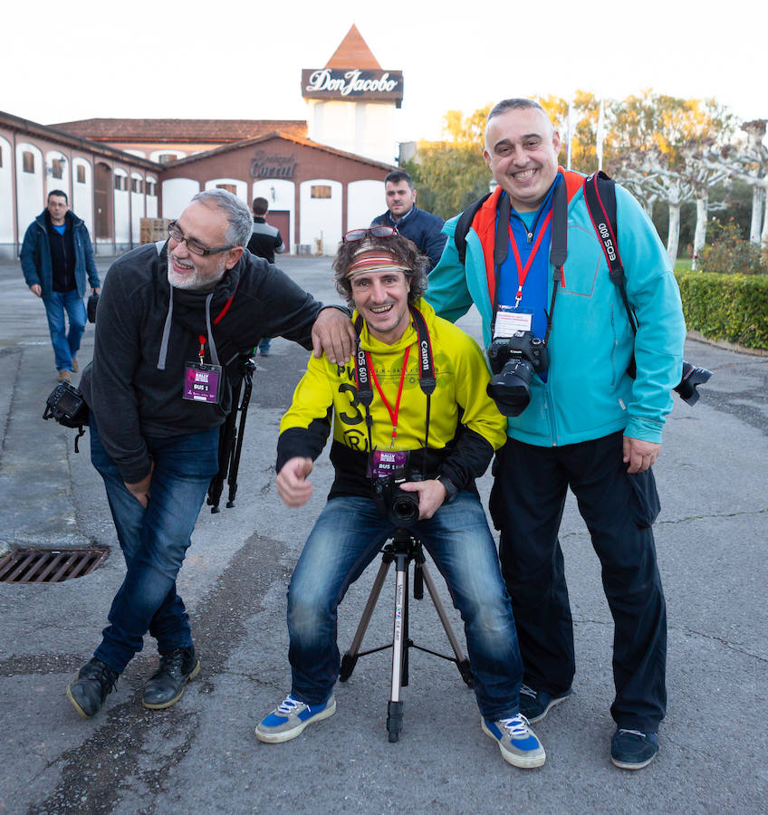 El sol y el buen tiempo se aliaron para hacer «la fotografía perfecta» en el VIII Rally Fotográfico del Rioja, que ayer reunió a 95 participantes y recorrió rincones y bodegas de Aldeanueva, Azagra y Navarrete 