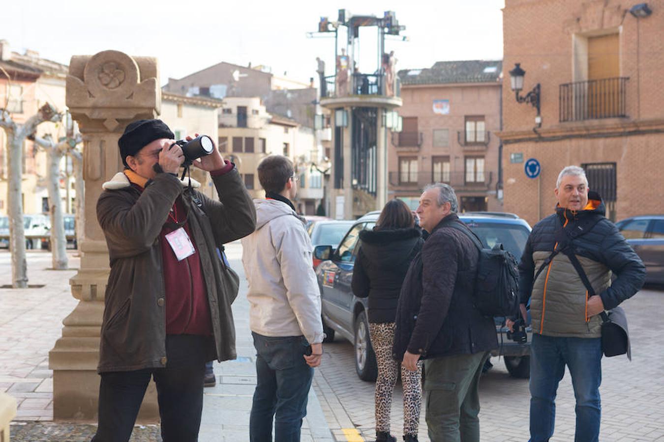 El sol y el buen tiempo se aliaron para hacer «la fotografía perfecta» en el VIII Rally Fotográfico del Rioja, que ayer reunió a 95 participantes y recorrió rincones y bodegas de Aldeanueva, Azagra y Navarrete.
