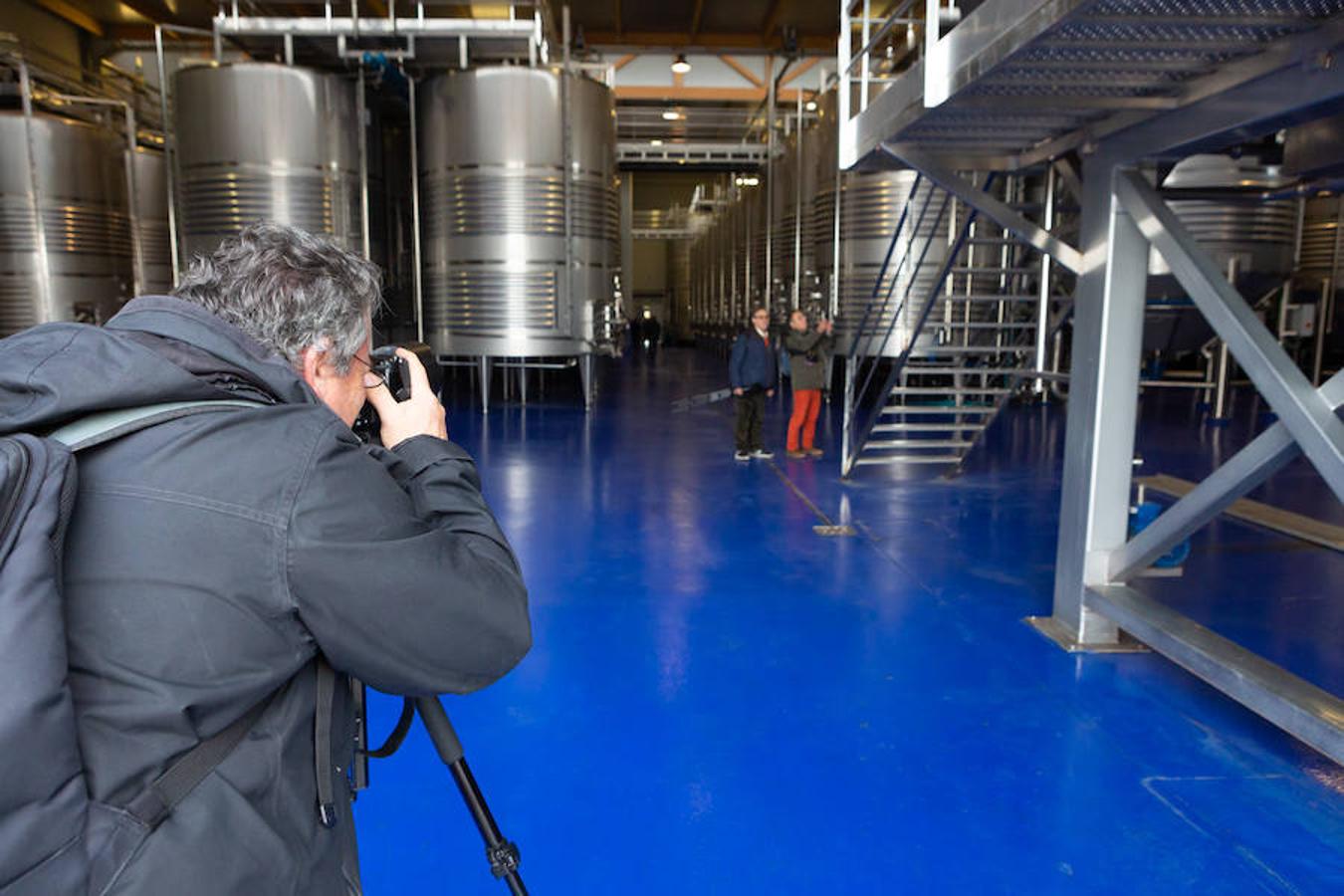 El sol y el buen tiempo se aliaron para hacer «la fotografía perfecta» en el VIII Rally Fotográfico del Rioja, que ayer reunió a 95 participantes y recorrió rincones y bodegas de Aldeanueva, Azagra y Navarrete