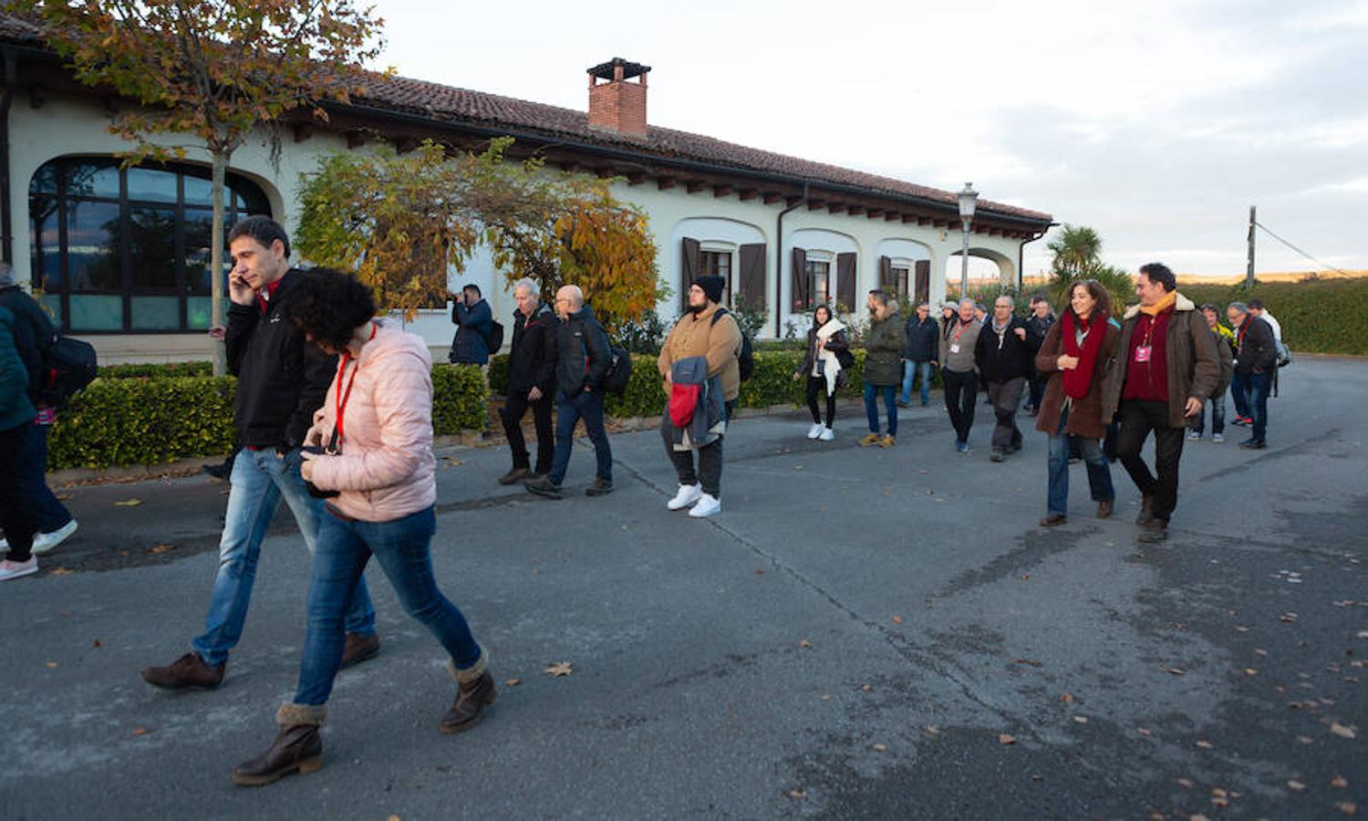 El sol y el buen tiempo se aliaron para hacer «la fotografía perfecta» en el VIII Rally Fotográfico del Rioja, que ayer reunió a 95 participantes y recorrió rincones y bodegas de Aldeanueva, Azagra y Navarrete