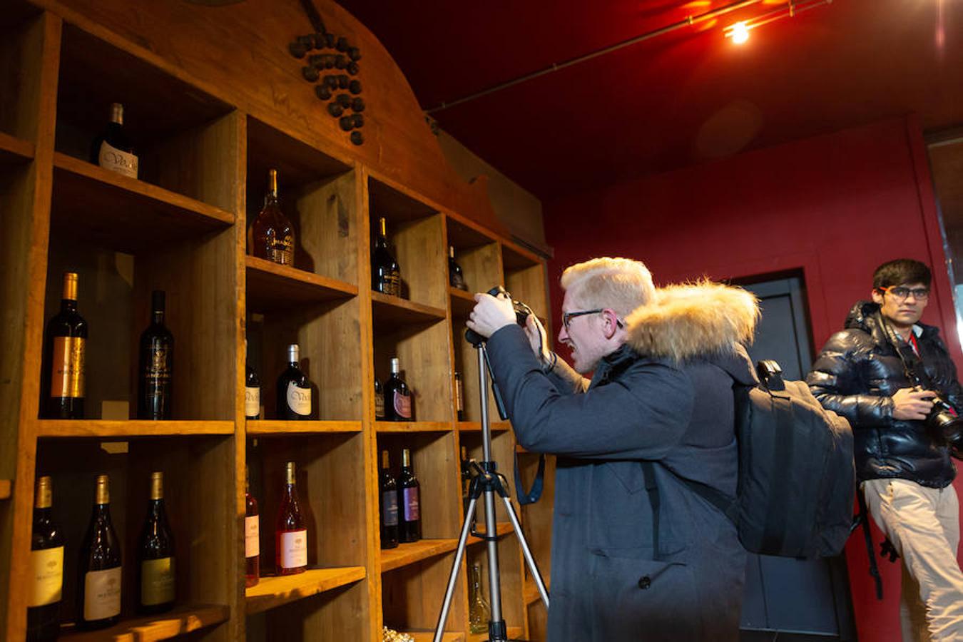 El sol y el buen tiempo se aliaron para hacer «la fotografía perfecta» en el VIII Rally Fotográfico del Rioja, que ayer reunió a 95 participantes y recorrió rincones y bodegas de Aldeanueva, Azagra y Navarrete 