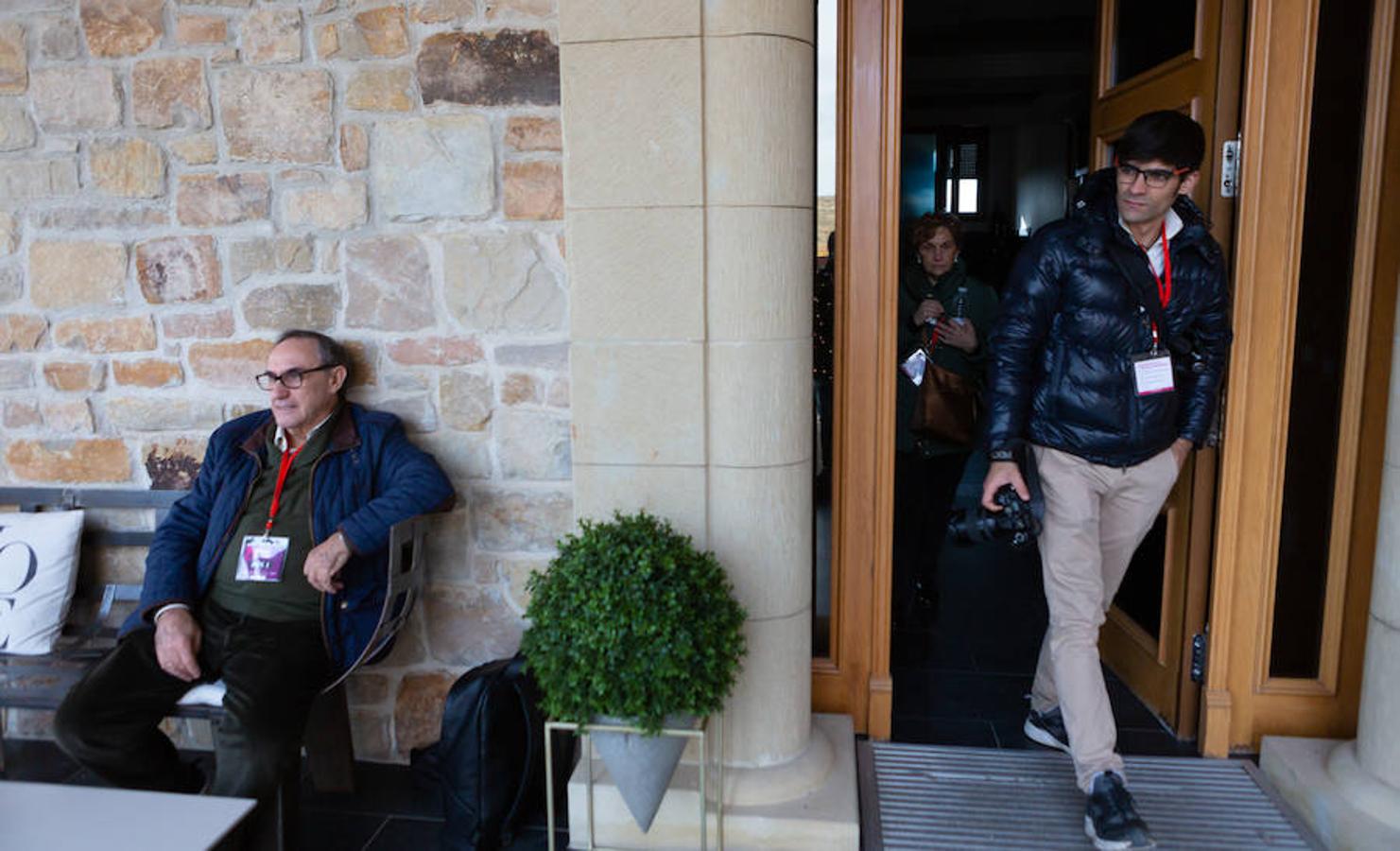 El sol y el buen tiempo se aliaron para hacer «la fotografía perfecta» en el VIII Rally Fotográfico del Rioja, que ayer reunió a 95 participantes y recorrió rincones y bodegas de Aldeanueva, Azagra y Navarrete 