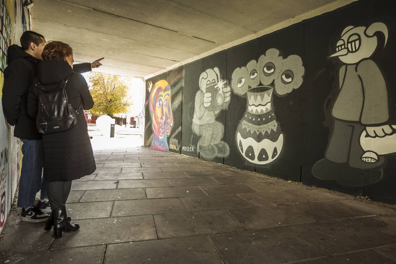 El arte urbano gana terreno en el parque del Ebro con nuevos grafitis y murales de ocho artistas y el aliento de Artefacto