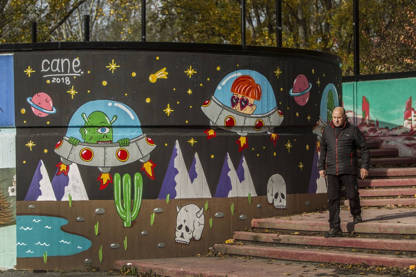 El arte urbano gana terreno en el parque del Ebro con nuevos grafitis y murales de ocho artistas y el aliento de Artefacto