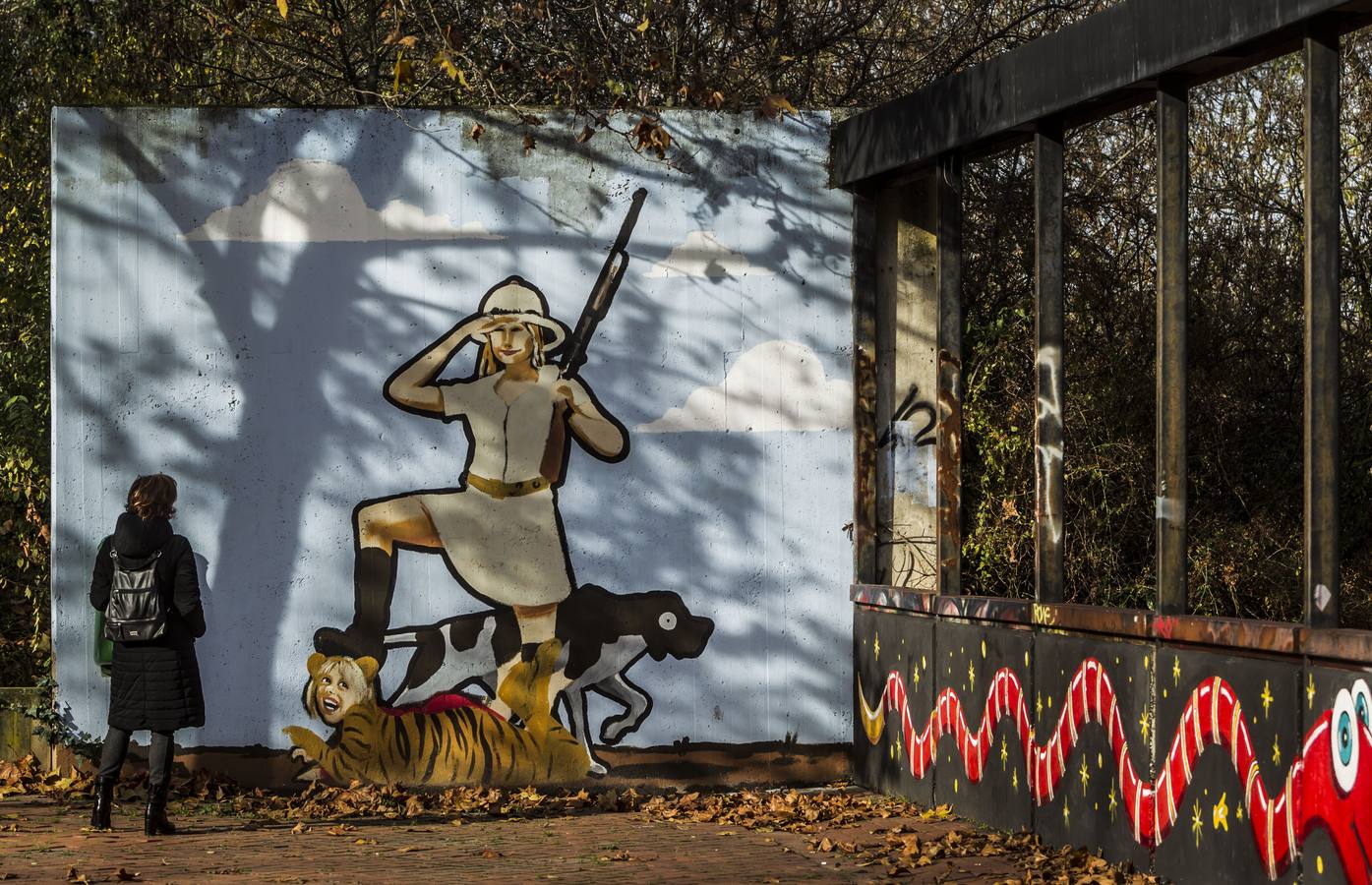 El arte urbano gana terreno en el parque del Ebro con nuevos grafitis y murales de ocho artistas y el aliento de Artefacto