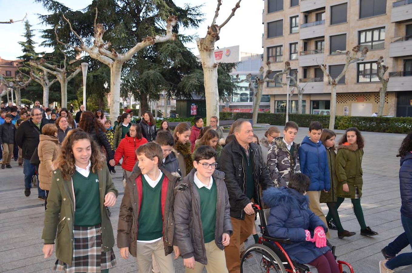 La Asociación IGUAL TI ha celebrado hoy el 'Día Internacional de la Discapacidad' con varias acciones. Desde su Centro de Atención Diurna Áncora en Calahorra ha convocado su tradicional 'Marcha Ancora' por las calles de la ciudad. Los objetivose se han centrado en la idea clave de hablar de derechos, empatía y apoyo.