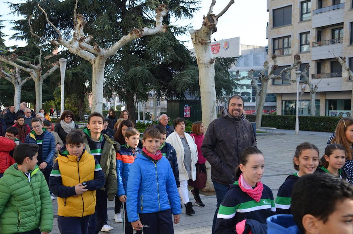 La Asociación IGUAL TI ha celebrado hoy el 'Día Internacional de la Discapacidad' con varias acciones. Desde su Centro de Atención Diurna Áncora en Calahorra ha convocado su tradicional 'Marcha Ancora' por las calles de la ciudad. Los objetivose se han centrado en la idea clave de hablar de derechos, empatía y apoyo.