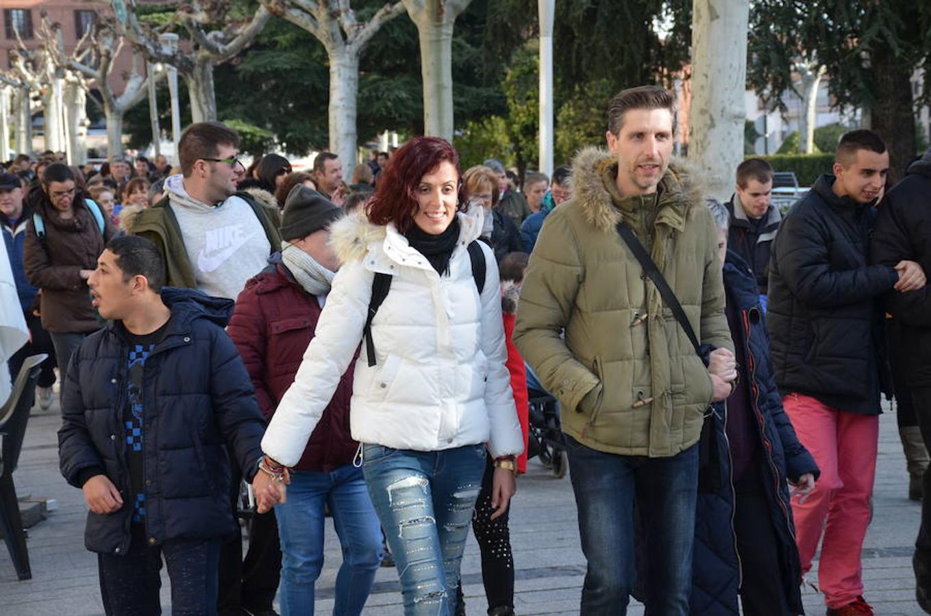 La Asociación IGUAL TI ha celebrado hoy el 'Día Internacional de la Discapacidad' con varias acciones. Desde su Centro de Atención Diurna Áncora en Calahorra ha convocado su tradicional 'Marcha Ancora' por las calles de la ciudad. Los objetivose se han centrado en la idea clave de hablar de derechos, empatía y apoyo.