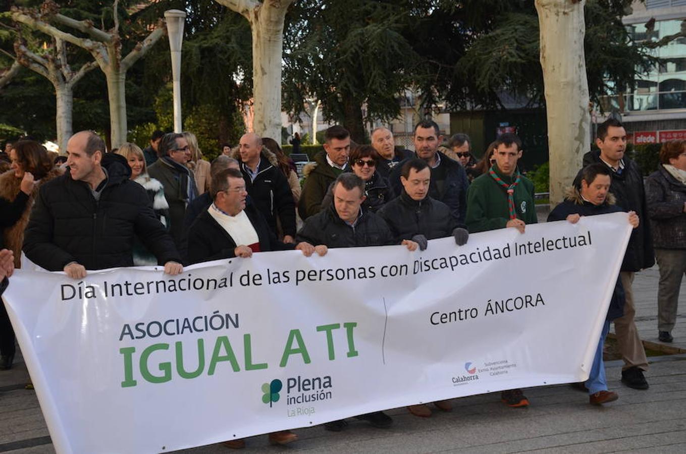 La Asociación IGUAL TI ha celebrado hoy el 'Día Internacional de la Discapacidad' con varias acciones. Desde su Centro de Atención Diurna Áncora en Calahorra ha convocado su tradicional 'Marcha Ancora' por las calles de la ciudad. Los objetivose se han centrado en la idea clave de hablar de derechos, empatía y apoyo.