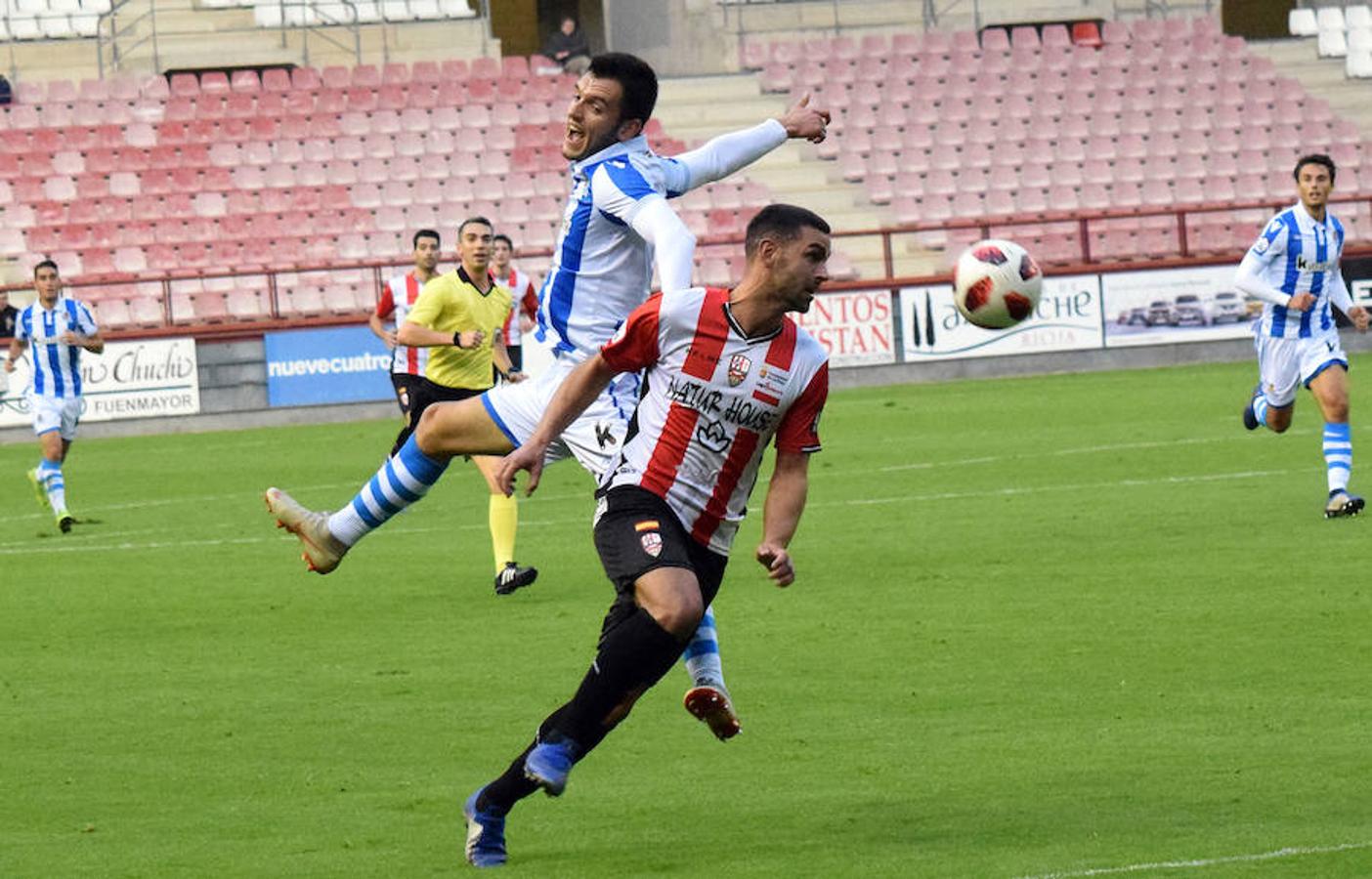 La UDL recuperó un punto en el partido jugado ayer en Las Gaunas contra la Real Sociedad B. El 1-1 llegó gracias a un cabezazo de Ander Vitoria en un córner tras el tempranero tanto guipuzcoano.