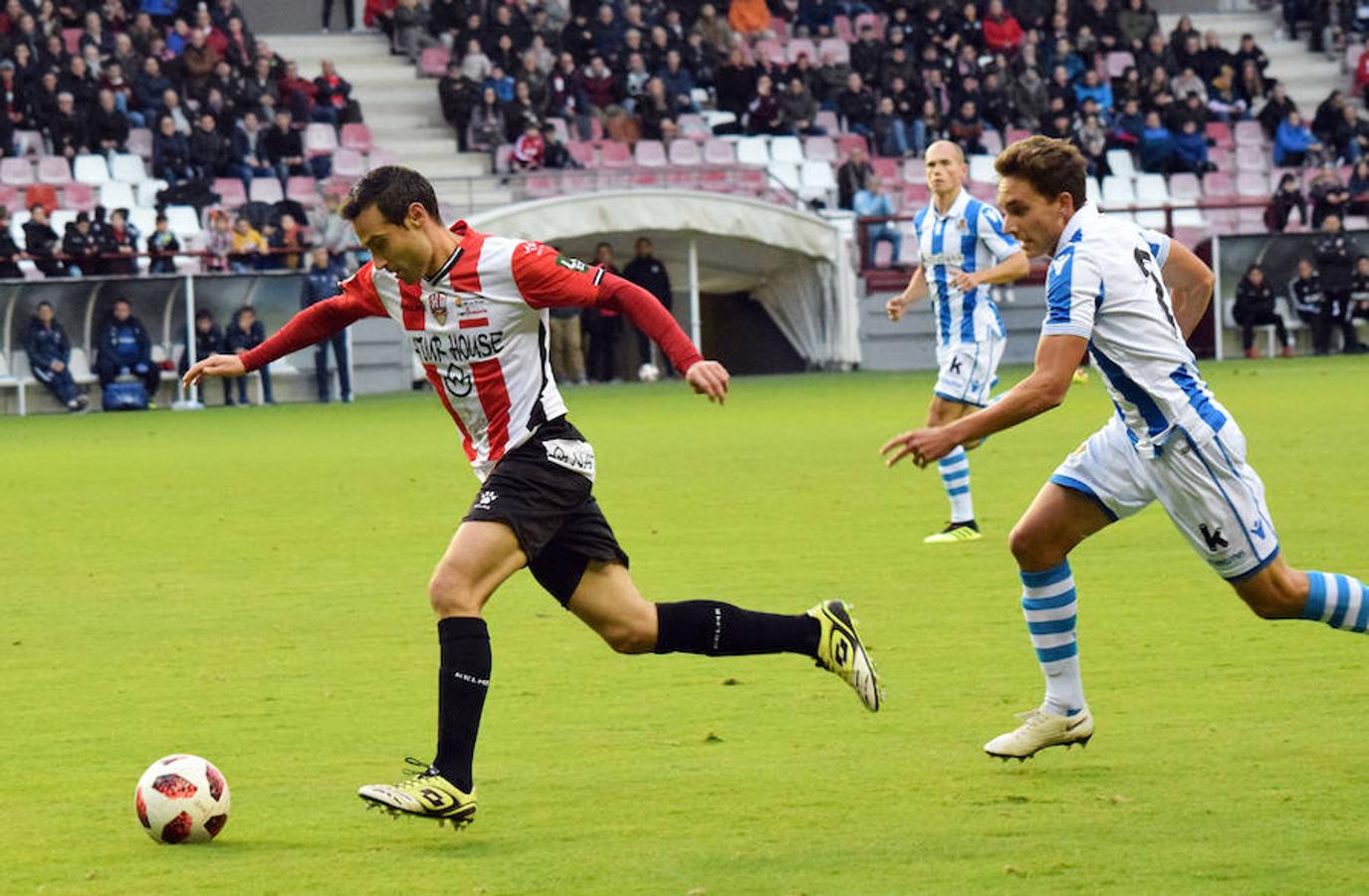 La UDL recuperó un punto en el partido jugado ayer en Las Gaunas contra la Real Sociedad B. El 1-1 llegó gracias a un cabezazo de Ander Vitoria en un córner tras el tempranero tanto guipuzcoano.