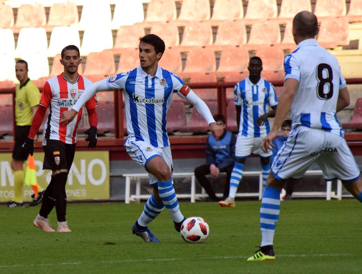 La UDL recuperó un punto en el partido jugado ayer en Las Gaunas contra la Real Sociedad B. El 1-1 llegó gracias a un cabezazo de Ander Vitoria en un córner tras el tempranero tanto guipuzcoano.