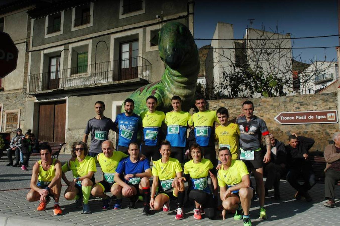 VI carrera 'Entre Dinosaurios Villa de Igea celebrada el domingo pasado por una ruta de más de 10 kilómetros campo a través en la que participaron 119 atletas. También hubo pruebas para niños en el casco urbano en las que compitieron 55 chavales.