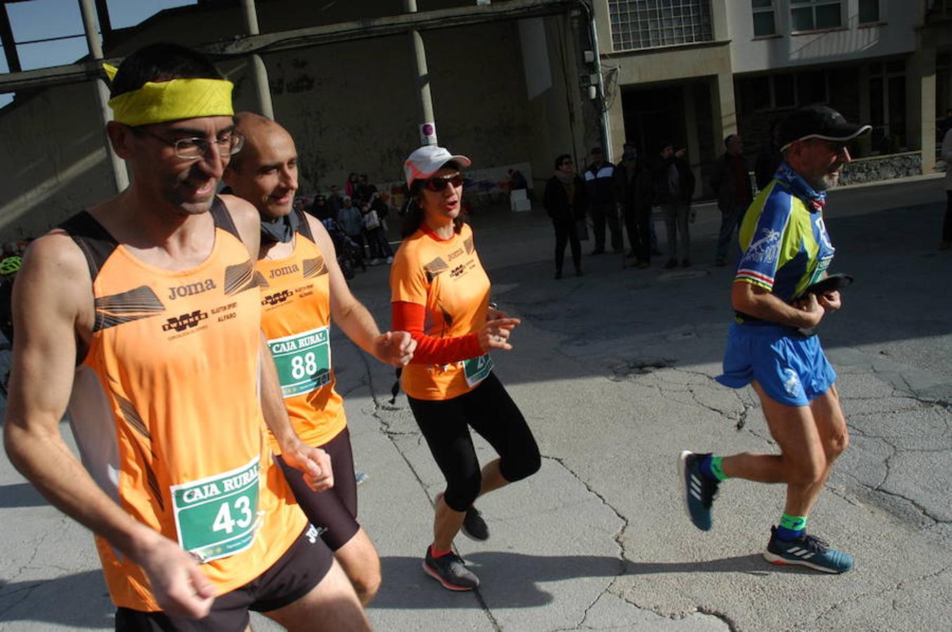 VI carrera 'Entre Dinosaurios Villa de Igea celebrada el domingo pasado por una ruta de más de 10 kilómetros campo a través en la que participaron 119 atletas. También hubo pruebas para niños en el casco urbano en las que compitieron 55 chavales.