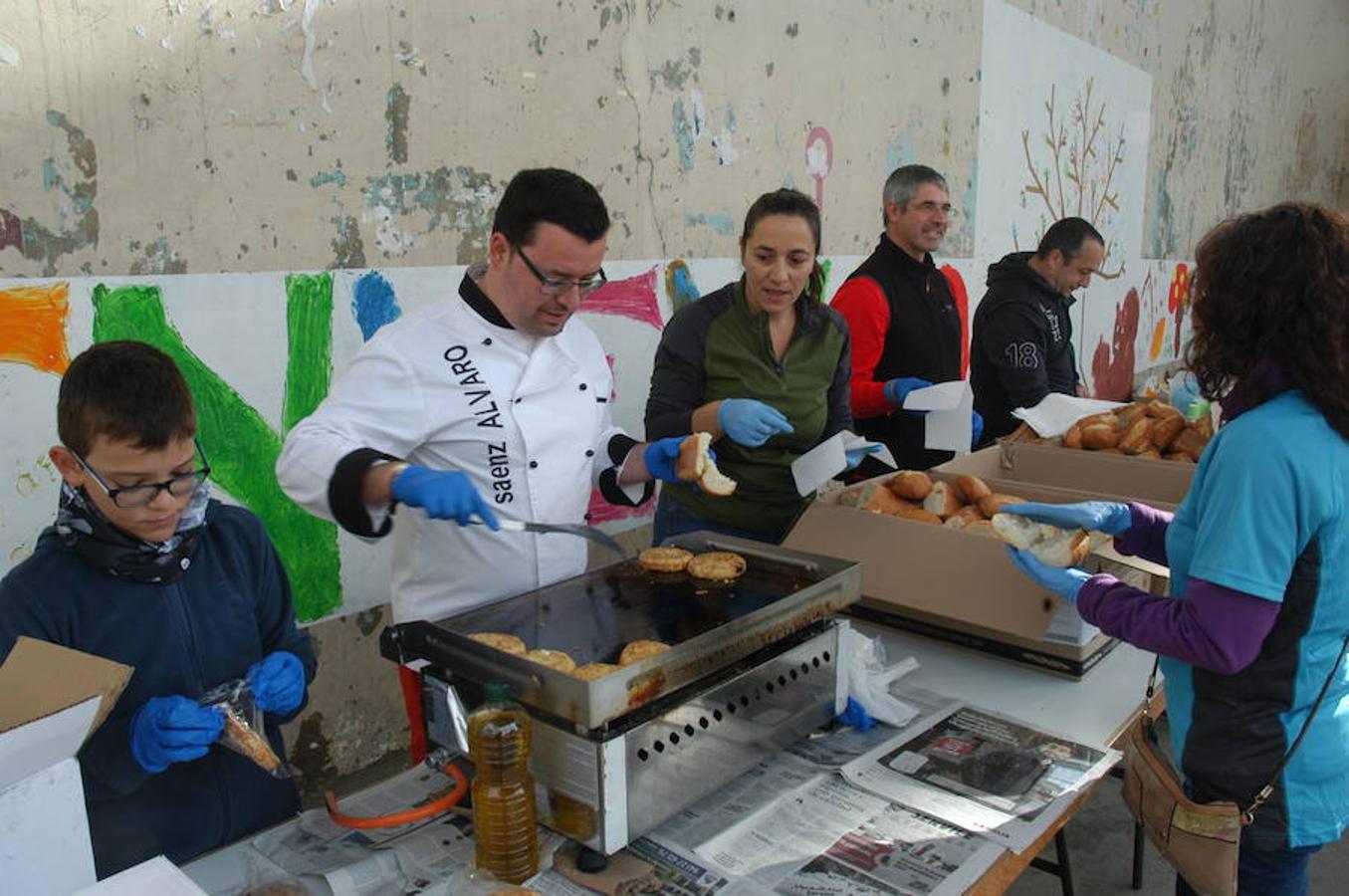 VI carrera 'Entre Dinosaurios Villa de Igea celebrada el domingo pasado por una ruta de más de 10 kilómetros campo a través en la que participaron 119 atletas. También hubo pruebas para niños en el casco urbano en las que compitieron 55 chavales.