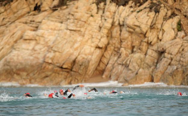 Participantes en un triatlón. 