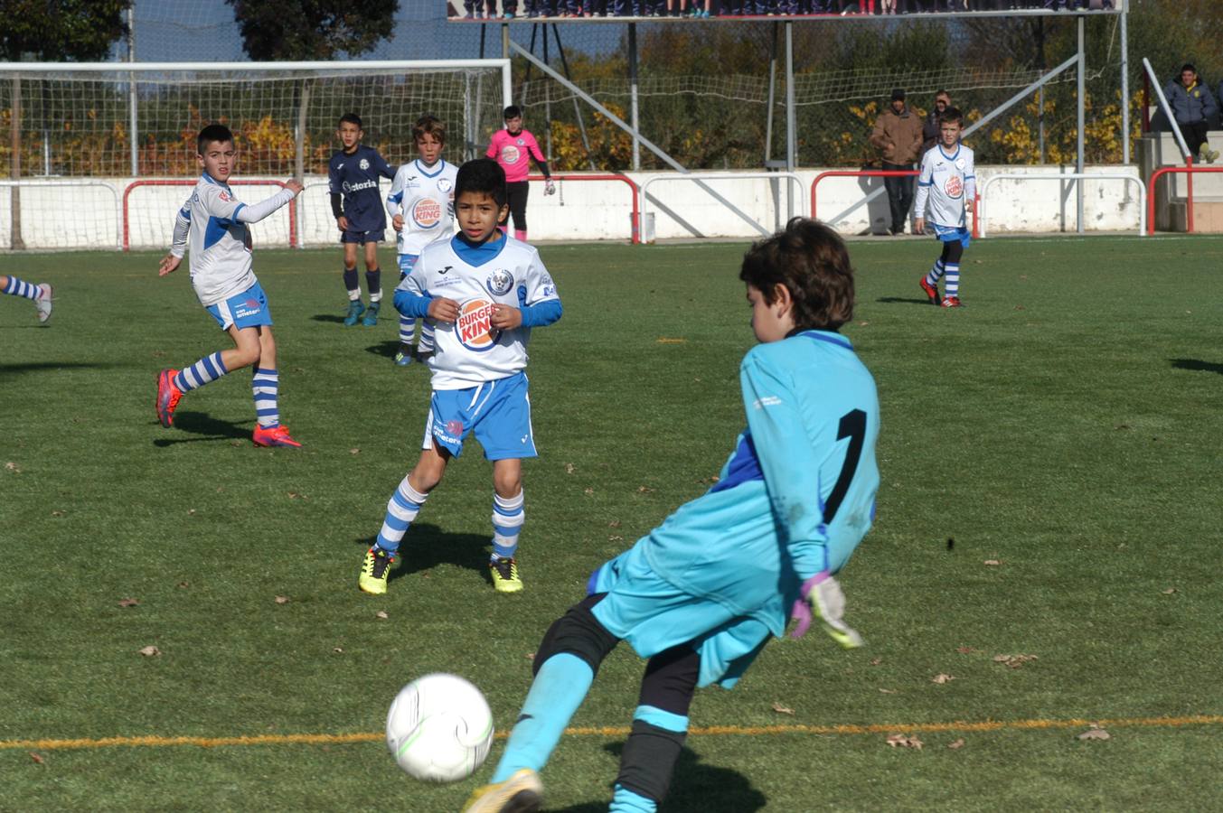 XXI torneo de fútbol base Villa de Autol que ha comenzado este jueves y durará hasta el domingo. Participan 99 equipos, 1.300 chavales de 30 clubes de La Rioja y Navarra.