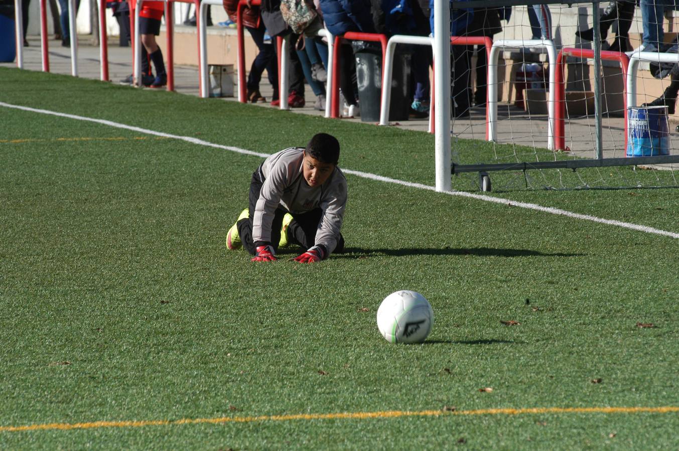 XXI torneo de fútbol base Villa de Autol que ha comenzado este jueves y durará hasta el domingo. Participan 99 equipos, 1.300 chavales de 30 clubes de La Rioja y Navarra.