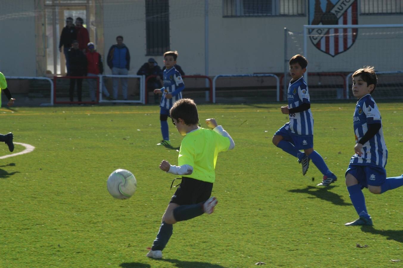 XXI torneo de fútbol base Villa de Autol que ha comenzado este jueves y durará hasta el domingo. Participan 99 equipos, 1.300 chavales de 30 clubes de La Rioja y Navarra.