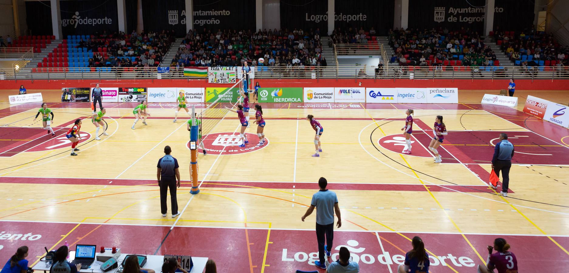 Las logroñesas vencen al OSACC Haro Rioja Voley con un 3-0 liderado por la capitana Dani y que les afianza en el liderato de la Liga Iberdrola