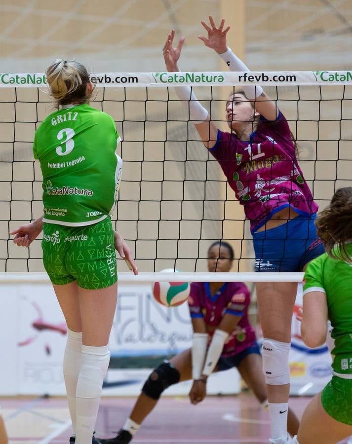 Las logroñesas vencen al OSACC Haro Rioja Voley con un 3-0 liderado por la capitana Dani y que les afianza en el liderato de la Liga Iberdrola