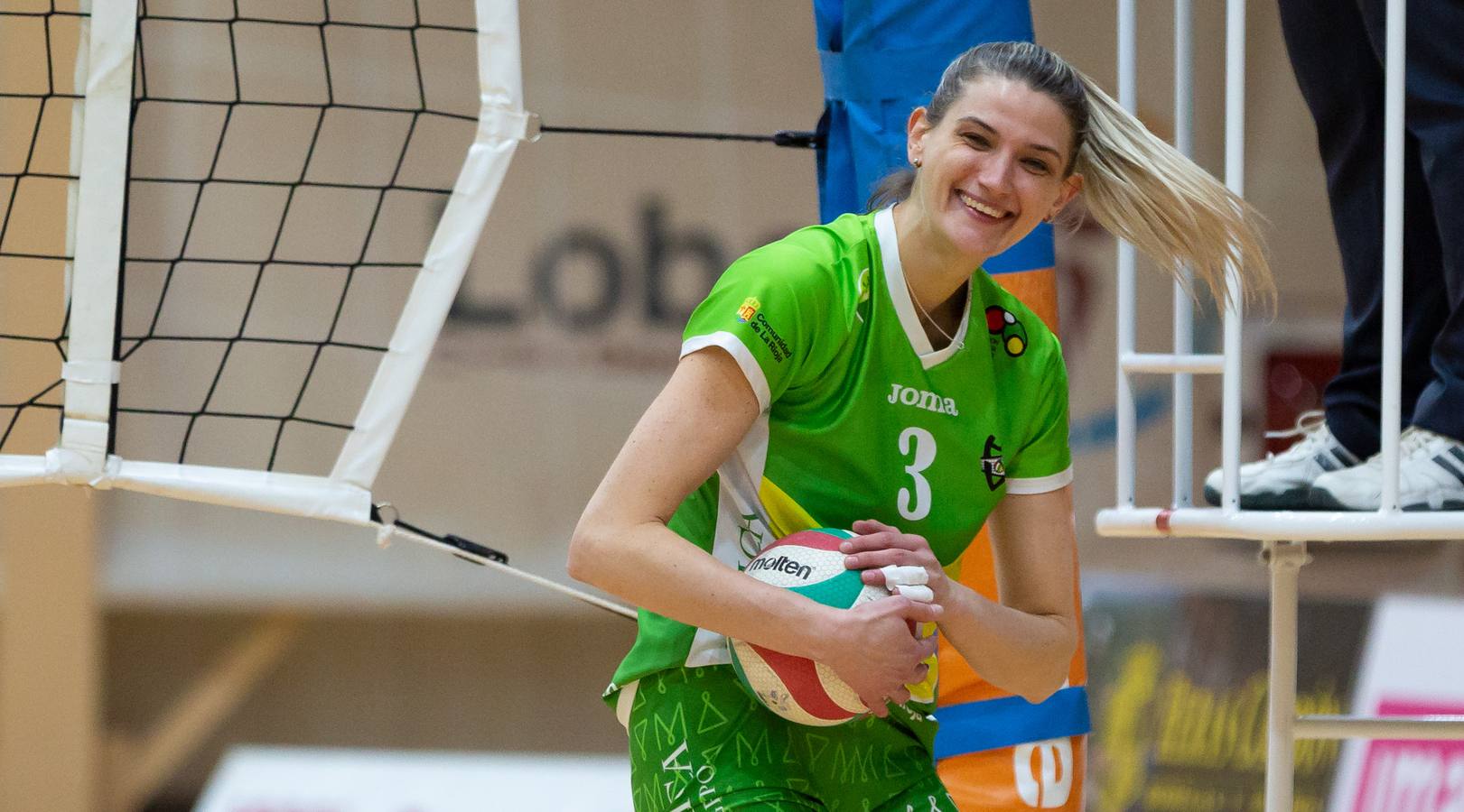 Las logroñesas vencen al OSACC Haro Rioja Voley con un 3-0 liderado por la capitana Dani y que les afianza en el liderato de la Liga Iberdrola