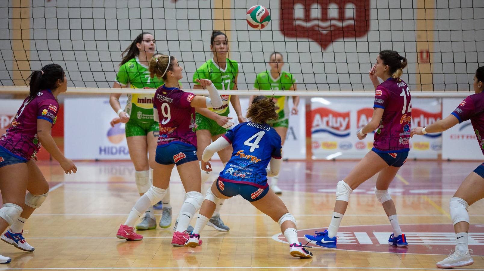 Las logroñesas vencen al OSACC Haro Rioja Voley con un 3-0 liderado por la capitana Dani y que les afianza en el liderato de la Liga Iberdrola