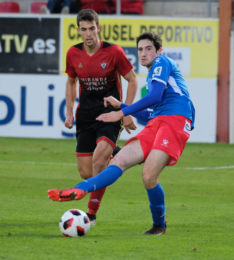 Cerca de un millar de aficionados riojanos acudieron ayer a Anduva para disfrutar con la UDL. La derrota (1-0) en casa del Mirandés no anuló las buenas esperanzas de este equipo y de su afición para la temporada. 