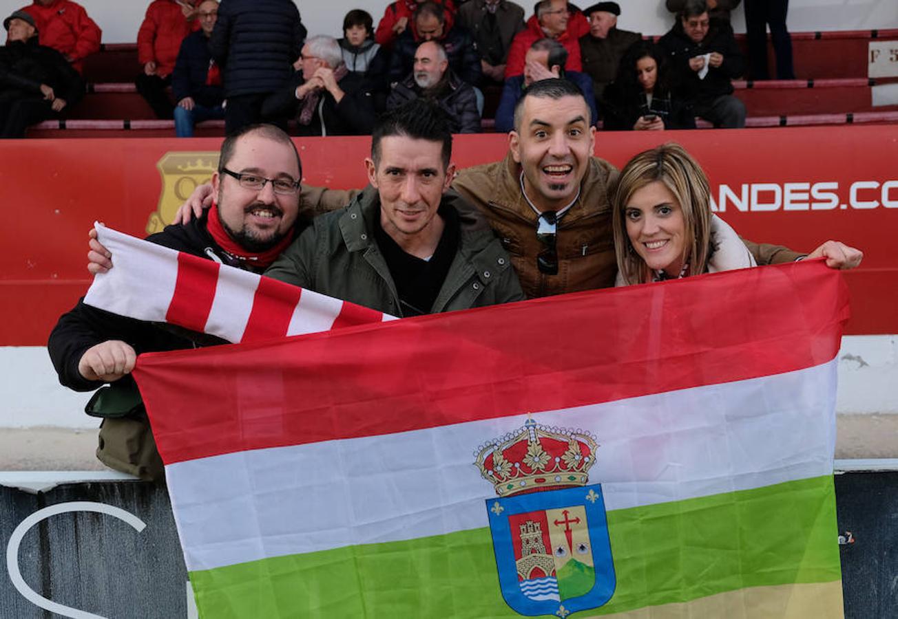 Cerca de un millar de aficionados riojanos acudieron ayer a Anduva para disfrutar con la UDL. La derrota (1-0) en casa del Mirandés no anuló las buenas esperanzas de este equipo y de su afición para la temporada. 