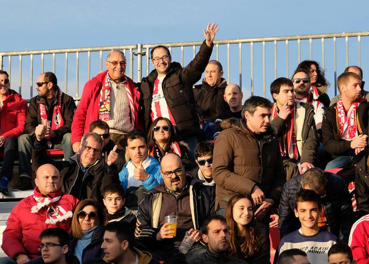 Cerca de un millar de aficionados riojanos acudieron ayer a Anduva para disfrutar con la UDL. La derrota (1-0) en casa del Mirandés no anuló las buenas esperanzas de este equipo y de su afición para la temporada. 