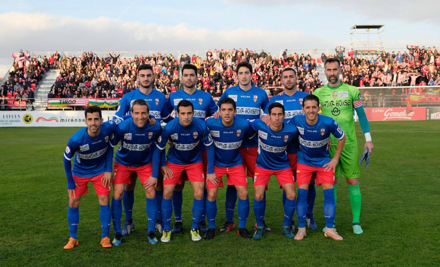 Cerca de un millar de aficionados riojanos acudieron ayer a Anduva para disfrutar con la UDL. La derrota (1-0) en casa del Mirandés no anuló las buenas esperanzas de este equipo y de su afición para la temporada. 