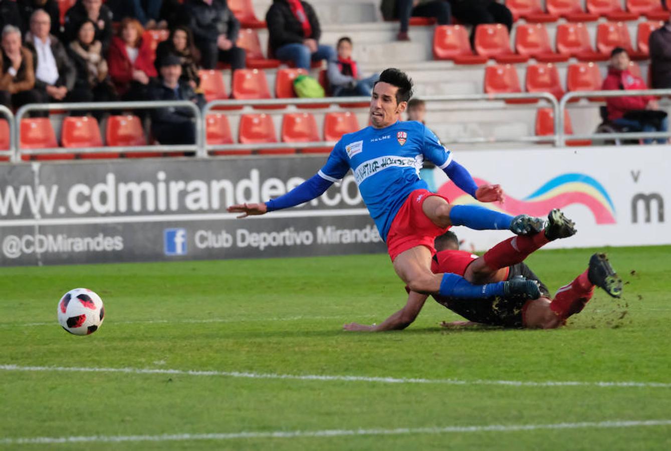 Cerca de un millar de aficionados riojanos acudieron ayer a Anduva para disfrutar con la UDL. La derrota (1-0) en casa del Mirandés no anuló las buenas esperanzas de este equipo y de su afición para la temporada. 