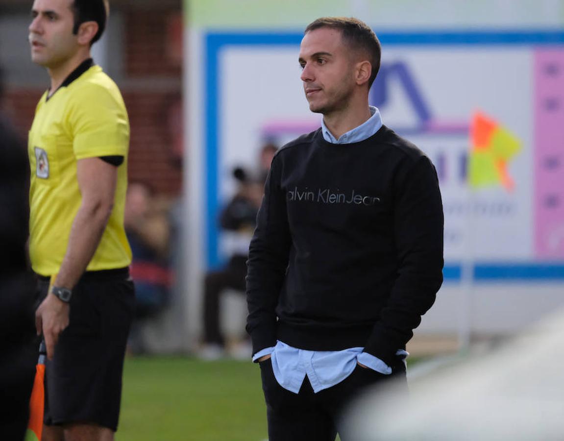 Cerca de un millar de aficionados riojanos acudieron ayer a Anduva para disfrutar con la UDL. La derrota (1-0) en casa del Mirandés no anuló las buenas esperanzas de este equipo y de su afición para la temporada. 