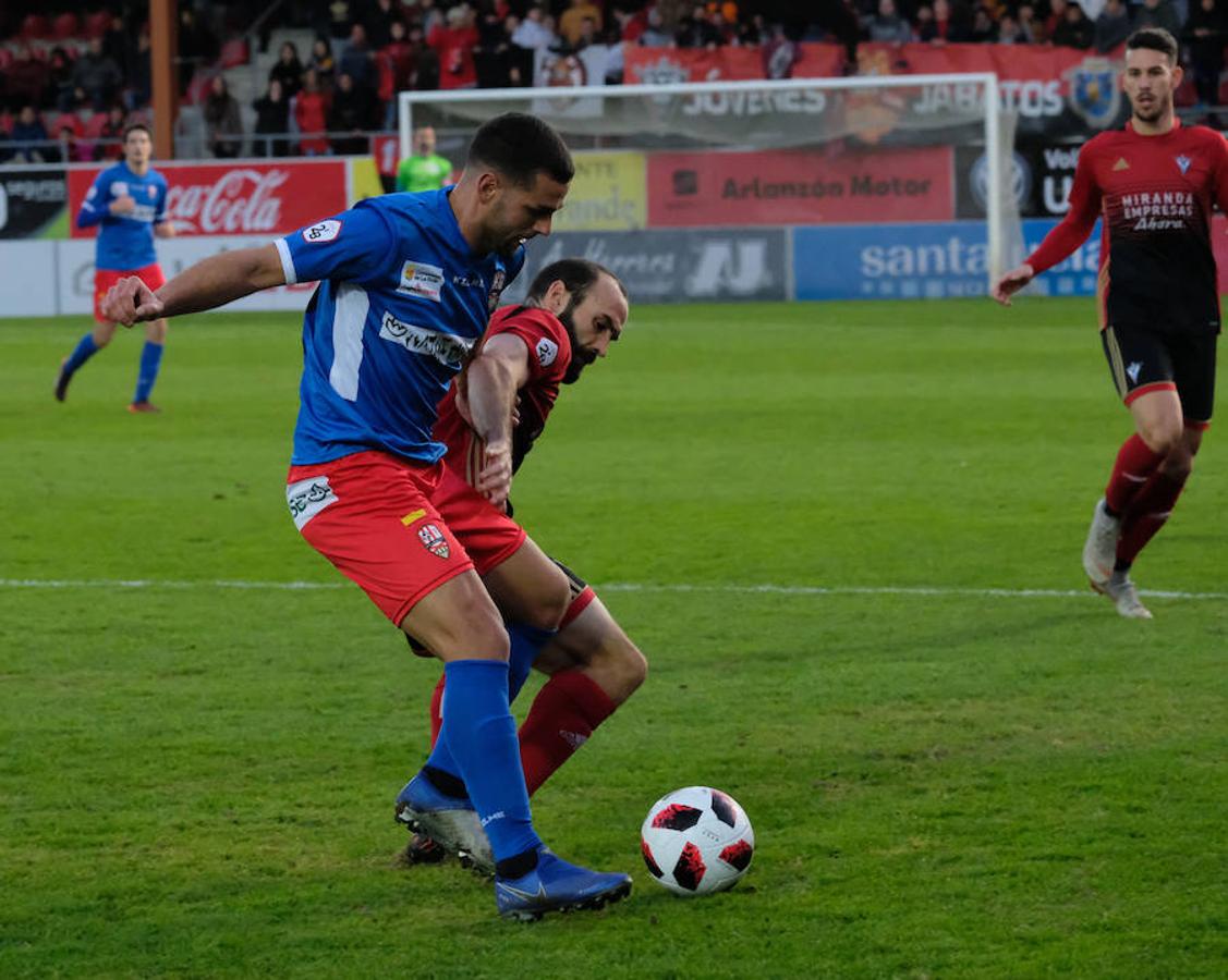 Cerca de un millar de aficionados riojanos acudieron ayer a Anduva para disfrutar con la UDL. La derrota (1-0) en casa del Mirandés no anuló las buenas esperanzas de este equipo y de su afición para la temporada. 