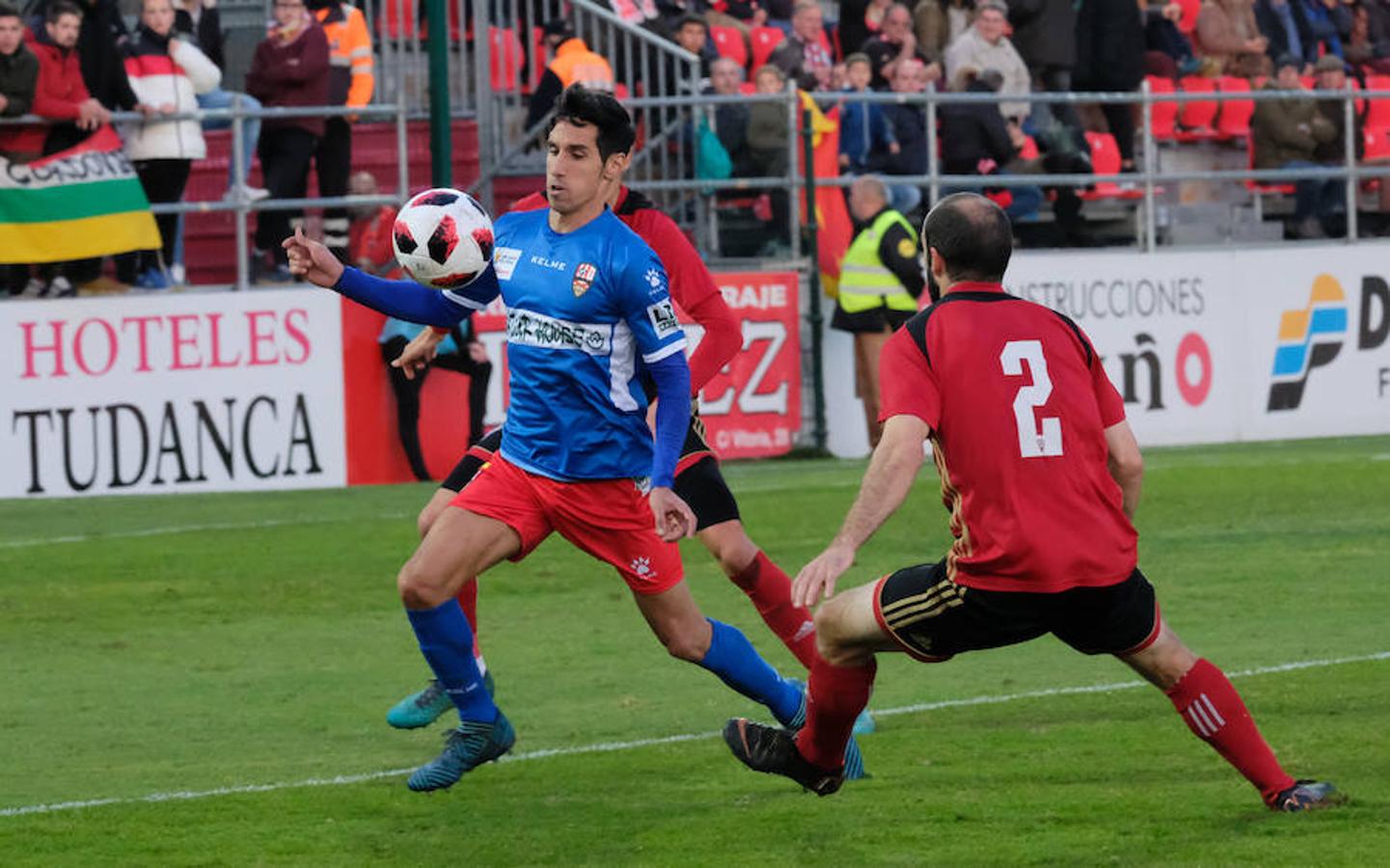 Cerca de un millar de aficionados riojanos acudieron ayer a Anduva para disfrutar con la UDL. La derrota (1-0) en casa del Mirandés no anuló las buenas esperanzas de este equipo y de su afición para la temporada. 