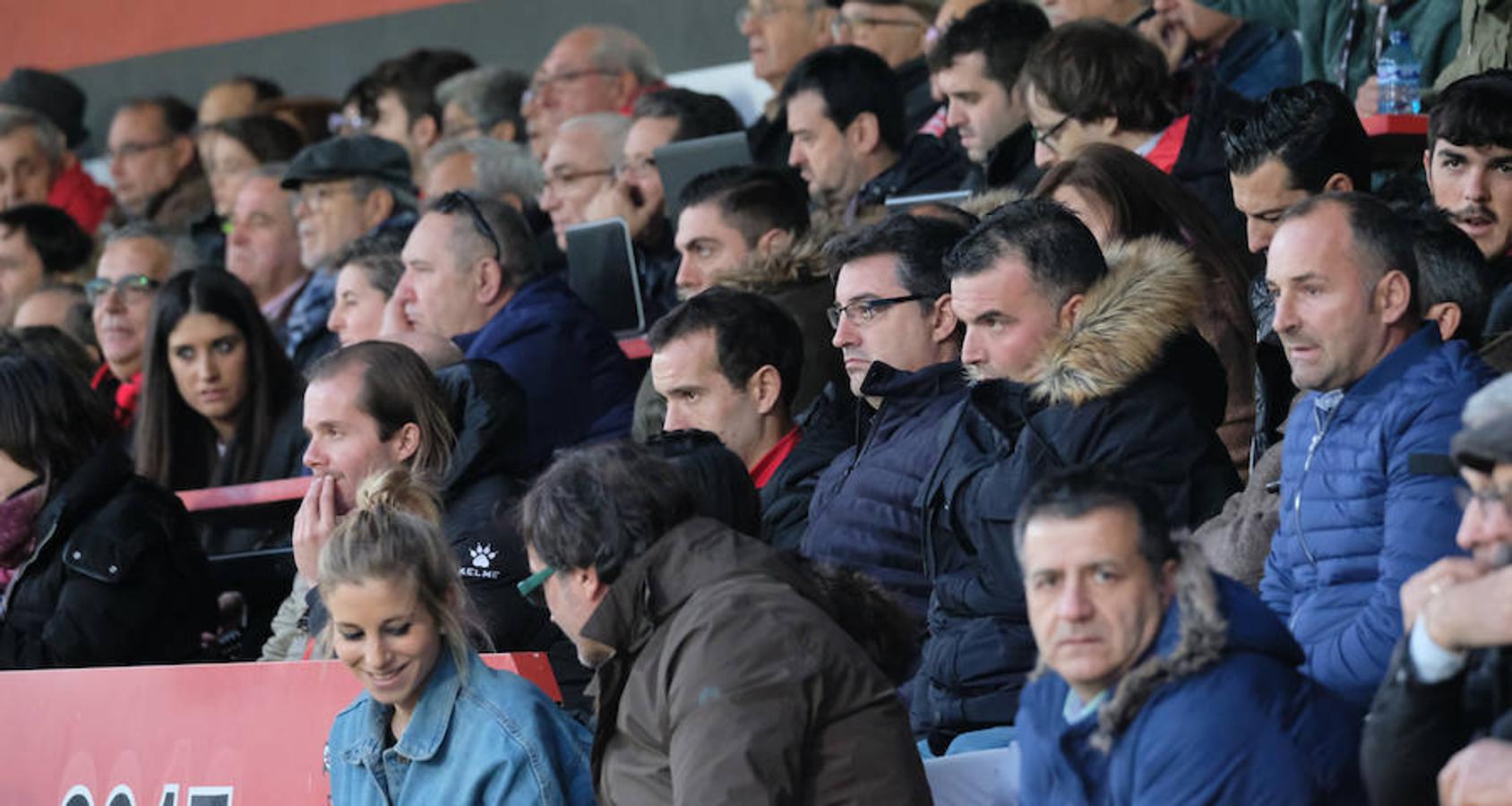 Cerca de un millar de aficionados riojanos acudieron ayer a Anduva para disfrutar con la UDL. La derrota (1-0) en casa del Mirandés no anuló las buenas esperanzas de este equipo y de su afición para la temporada. 