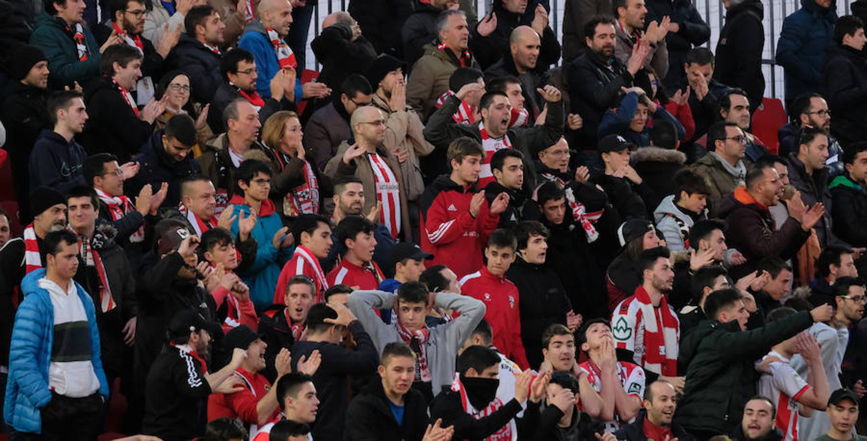 Cerca de un millar de aficionados riojanos acudieron ayer a Anduva para disfrutar con la UDL. La derrota (1-0) en casa del Mirandés no anuló las buenas esperanzas de este equipo y de su afición para la temporada. 