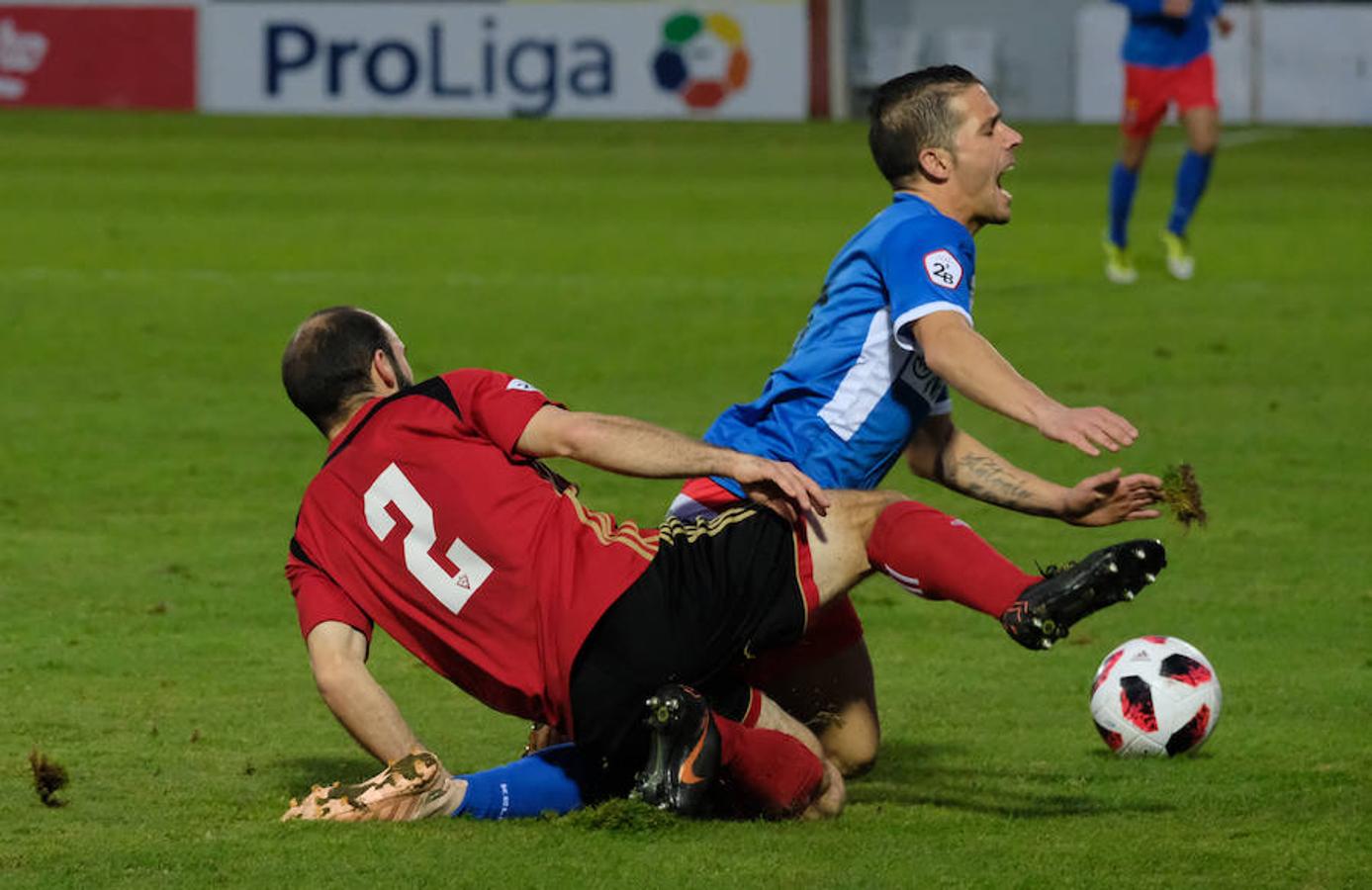 Cerca de un millar de aficionados riojanos acudieron ayer a Anduva para disfrutar con la UDL. La derrota (1-0) en casa del Mirandés no anuló las buenas esperanzas de este equipo y de su afición para la temporada. 