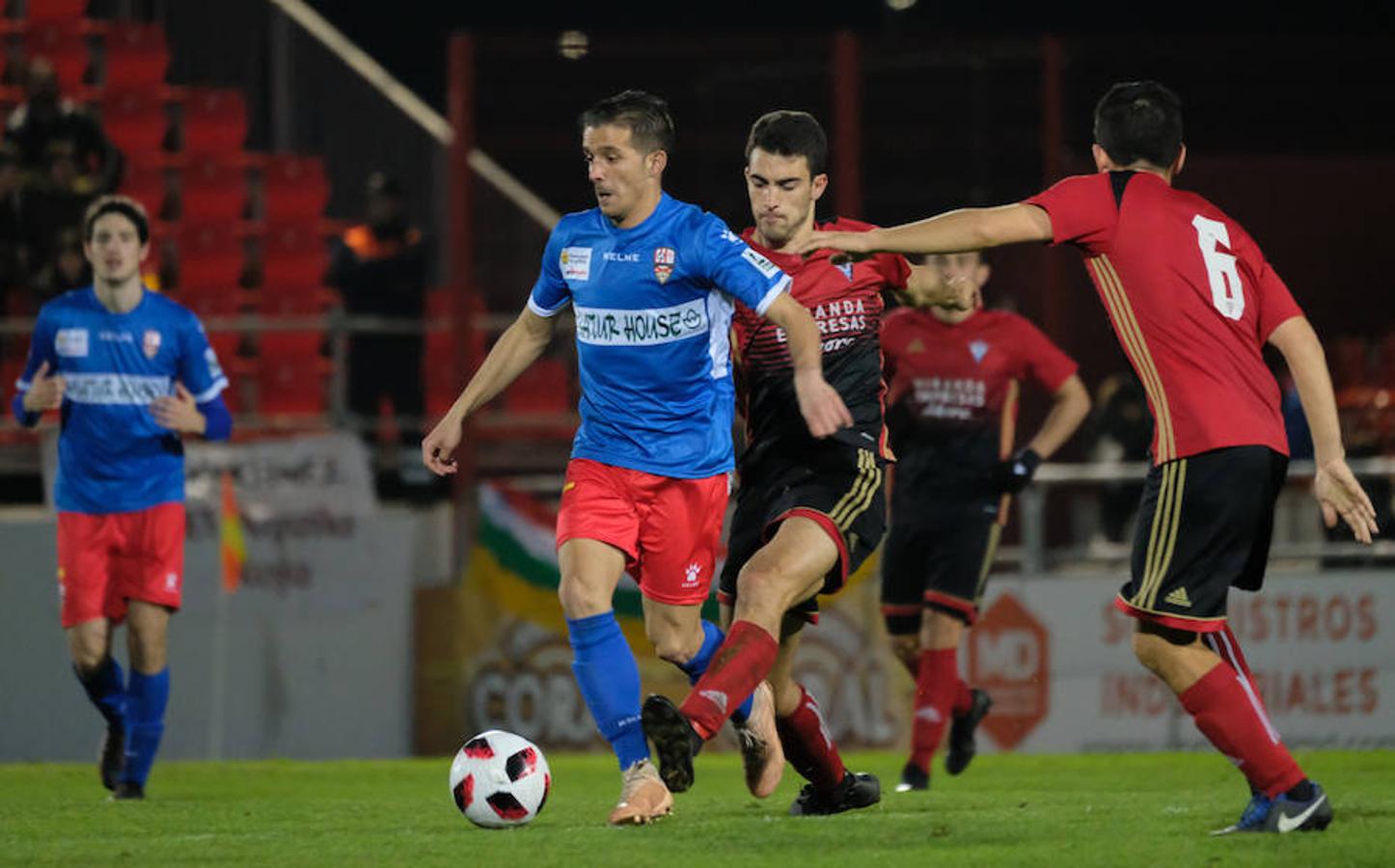 Cerca de un millar de aficionados riojanos acudieron ayer a Anduva para disfrutar con la UDL. La derrota (1-0) en casa del Mirandés no anuló las buenas esperanzas de este equipo y de su afición para la temporada. 