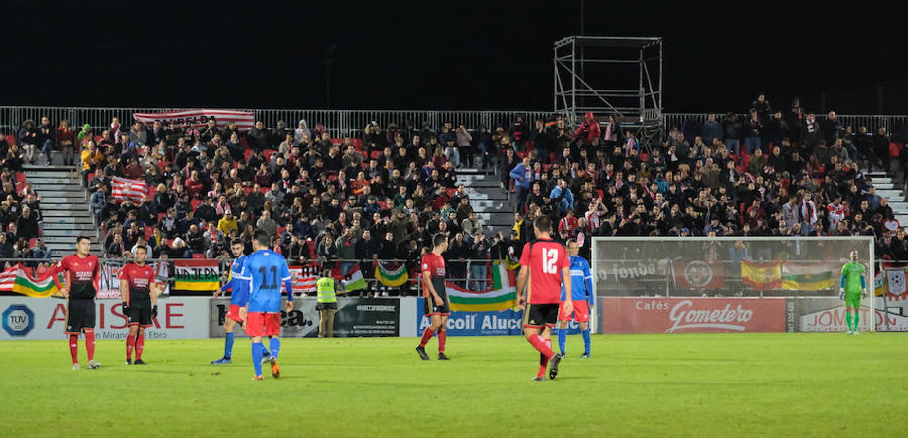 Cerca de un millar de aficionados riojanos acudieron ayer a Anduva para disfrutar con la UDL. La derrota (1-0) en casa del Mirandés no anuló las buenas esperanzas de este equipo y de su afición para la temporada. 